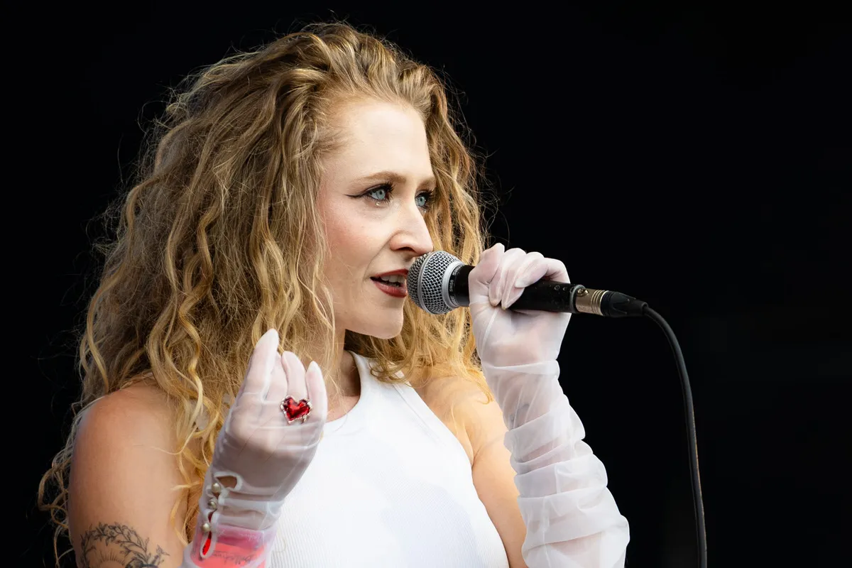 Live Music photography by Mike Rushby: Janet Devlin Belladrum 2026 07 30 MR 1 001